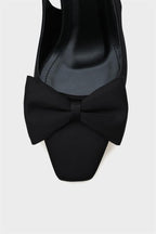 Capone Pam Blunt Pointed Toe Bow Open Back Satin ženske satenske crne cipele