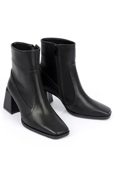 Capone Blunt Toe Side Zipper Woman Booties