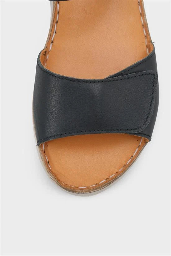 Capone Corrinne Genuine Leather Soft Comfort Women Black Sandal