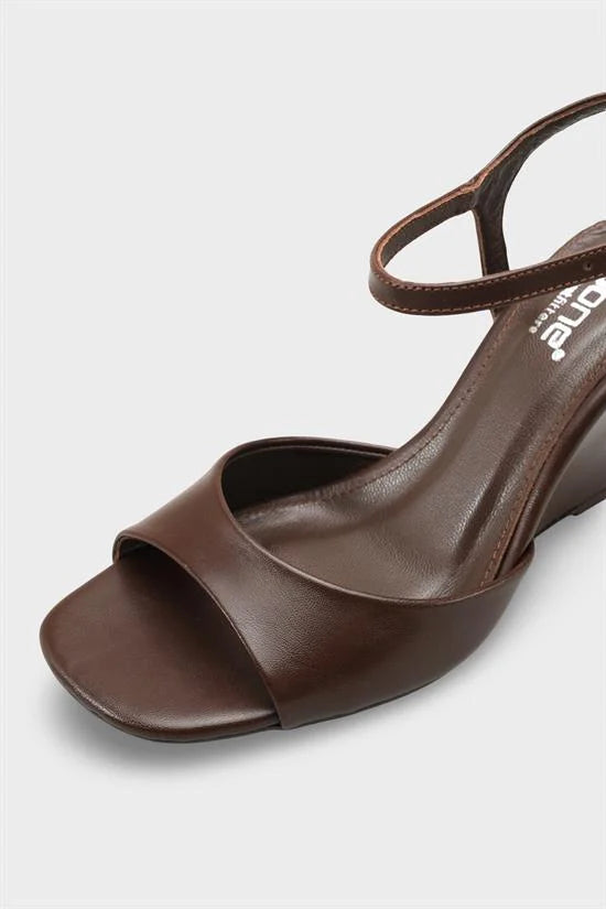 Capone Fanni Genuine Leather Lined Wedge Heel Ankle Strap Women Beige Shoe