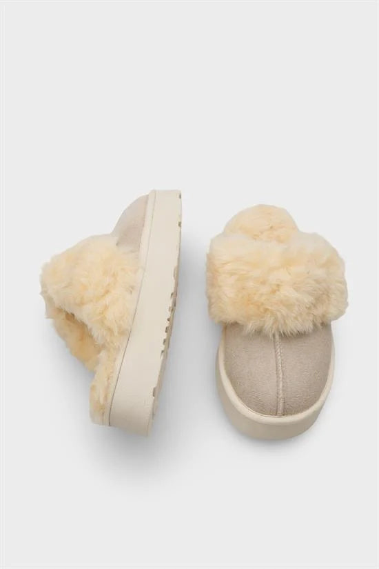 Capone Furry Closed Toe Women Sued Beige Slippers