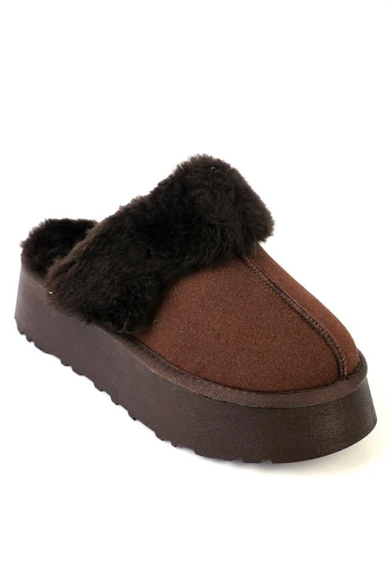 Capone Furry Closed Toe Women Sued Beige Slippers