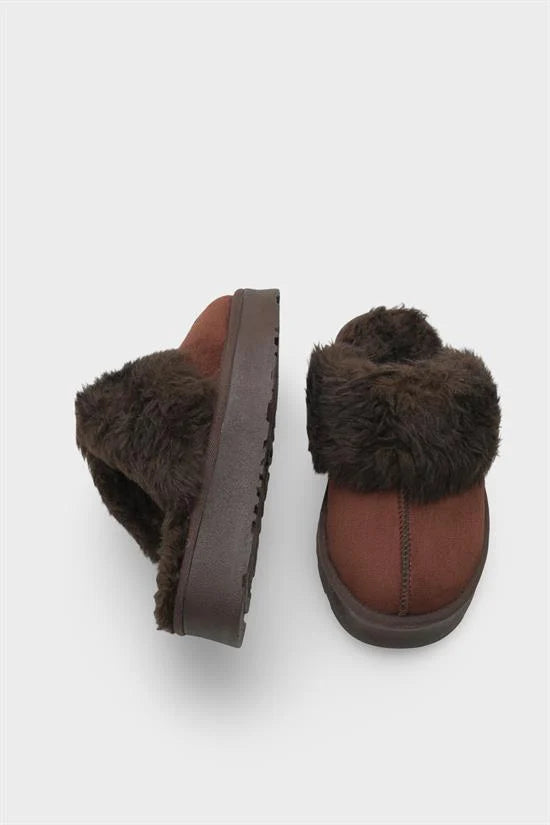 Capone Furry Closed Toe Women Sued Beige Slippers
