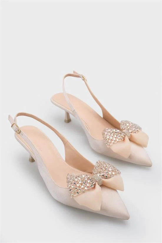 Capone Nikolia Crystal Embellished Bow Detail Pointed Toe Satin Mid Heel Ženske Cipele Bež