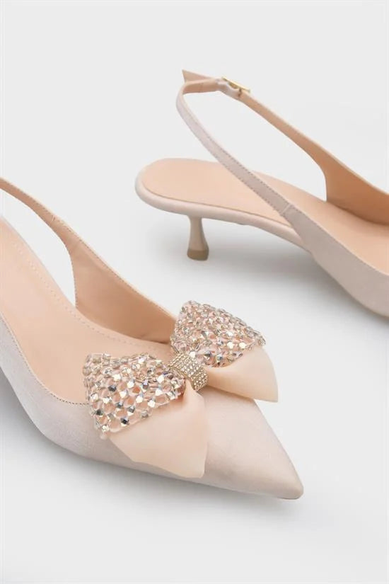 Capone Nikolia Crystal Embellished Bow Detail Pointed Toe Satin Mid Heel Ženske Cipele Bež