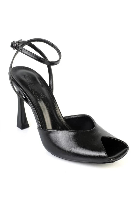 Capone Outfitters 26000 Women Black Heeled