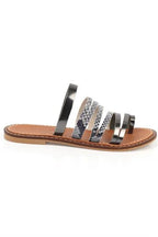 Capone Lyssa Toe Ring Detail Multi Band ženske sandale od platinaste kože
