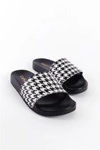 Capone Outfitters 901201 Women Houndstooth Sandal