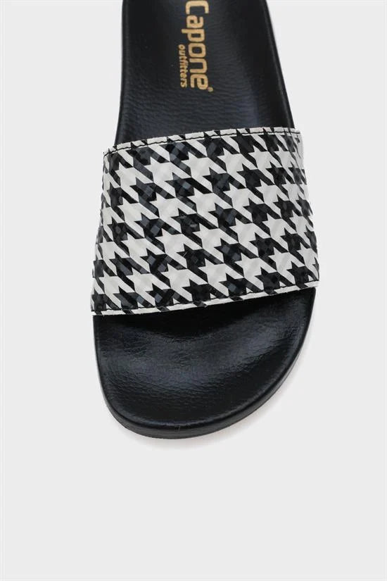 Capone Outfitters 901201 Women Houndstooth Sandal