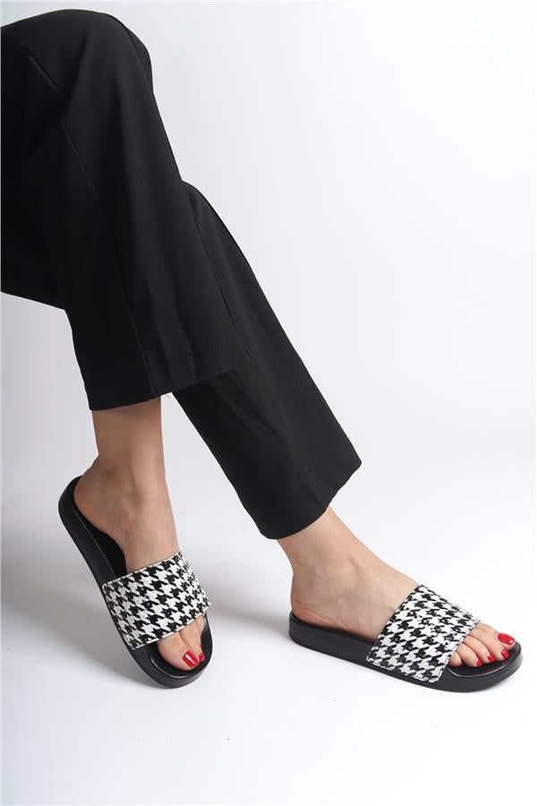 Capone Outfitters 901201 Women Houndstooth Sandal