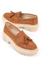 Capone Oval Toe Tassel Track Sole Suede Ženska Mokasina