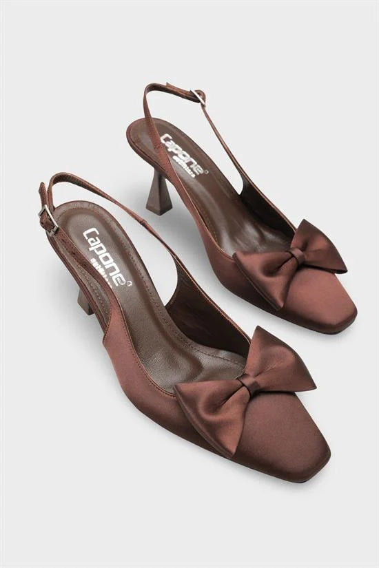 Capone Pam Blunt Pointed Toe Bow Open Back Satin ženske satenske crne cipele