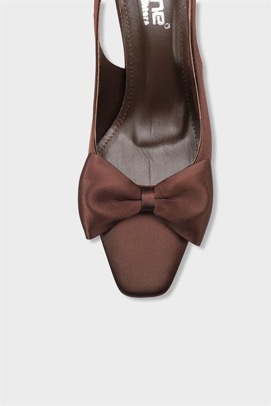 Capone Pam Blunt Pointed Toe Bow Open Back Satin ženske satenske crne cipele