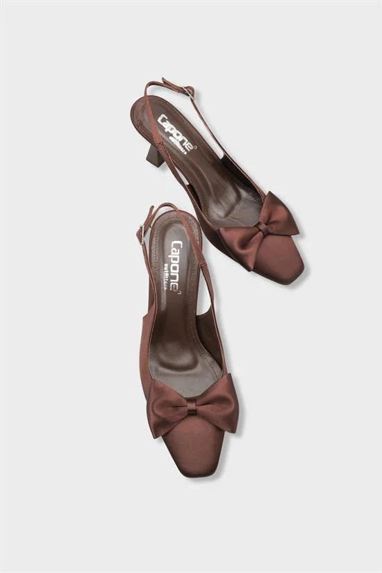 Capone Pam Blunt Pointed Toe Bow Open Back Satin ženske satenske crne cipele