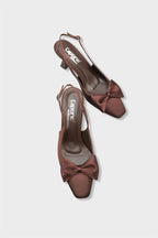 Capone Pam Blunt Pointed Toe Bow Open Back Satin ženske satenske crne cipele
