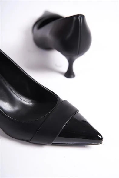 Capone Helena ženske cipele sa špicastim vrhom, srednjom petom i detaljima od lakirane kože