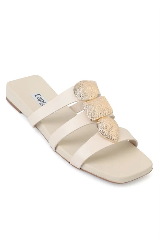 Capone Rebekah Blunt Toe Metal Accessory Short Heeled Comfort Women Beige Sandals