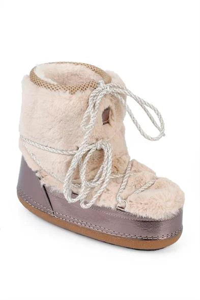 Capone Round Toe Thick Sole Furry Women White Boots