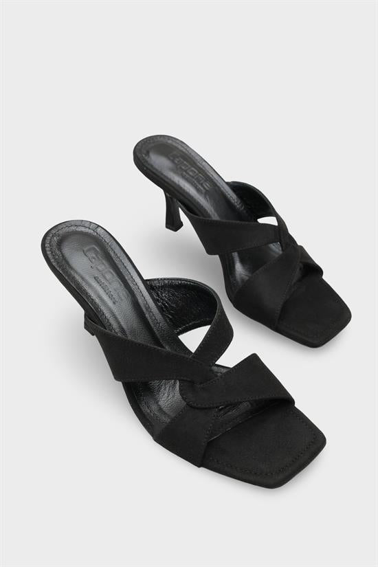 Capone Sissy sandale na srednju petu, od prave kože, sa unutrašnjom postavom, četvrtastim vrhom, ukrštenim kaiševima, elegantne, crne, od brušene kože, za žene