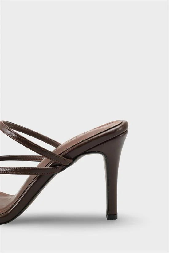 Capone Vinnie Round Toe Mid Heel Toe Post Elegant Women Black Sandal