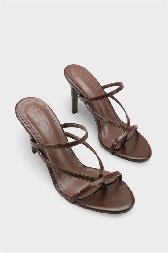 Capone Vinnie Round Toe Mid Heel Toe Post Elegant Women Black Sandal